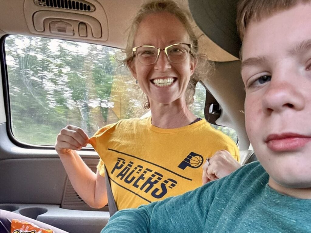 A mother and son take a selfie, highlighting the mom's Indiana Pacers t-shirt.
