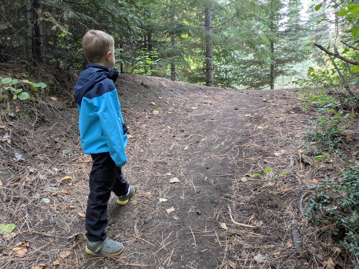 Reima Fall Hiking horizontal 4 Boy on a hiking trail wearing Reima hiking sneakers